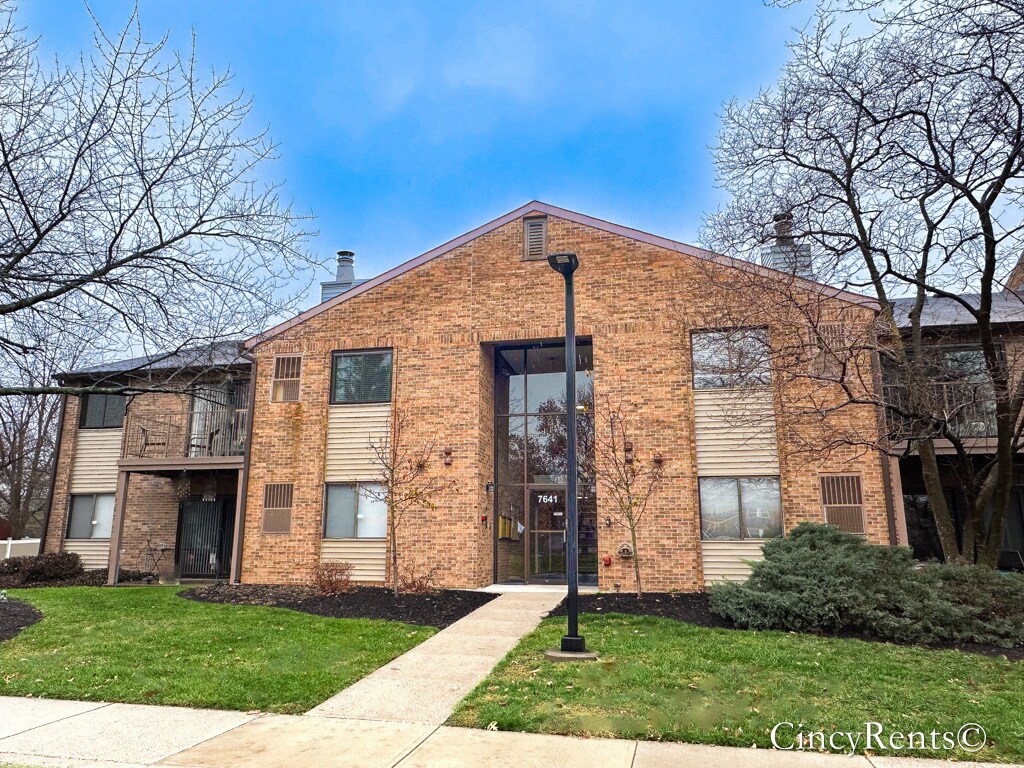 Photo - 7641 Montgomery Rd (Cincinnati, OH)