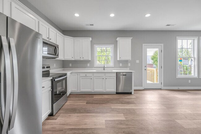 Building Photo - 125 Squires Way