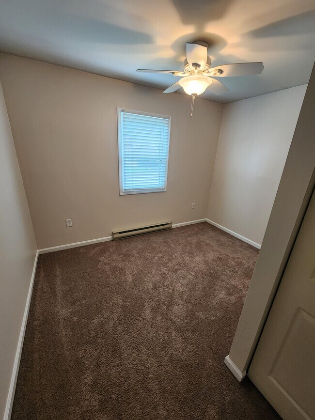 Building Photo - 37 Summers Dr