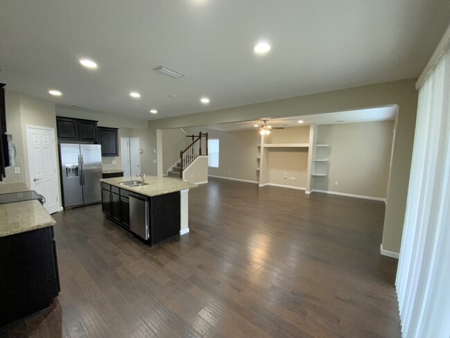Building Photo - 543 Drysdale Dr