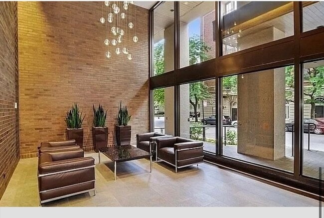 Foto del edificio - 2650 N Lakeview Ave