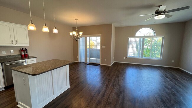 Building Photo - An immaculate 3 Bed/2.5 Bath Townhouse nea...