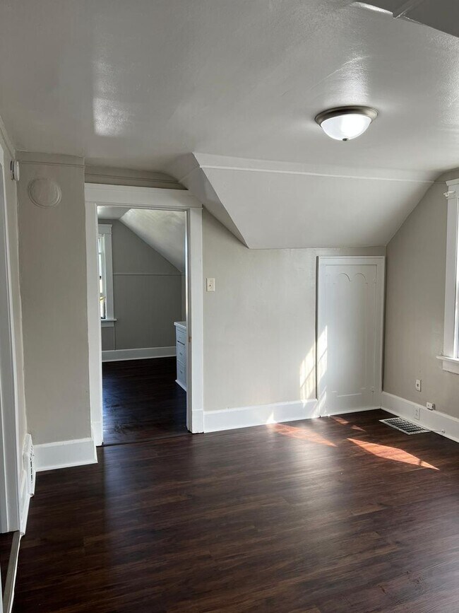 Foto del edificio - 2113 Blake Ave. (Duplex)