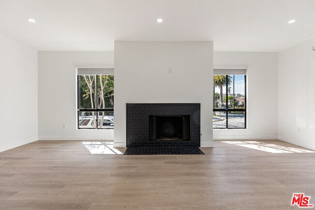 Foto del edificio - 9191 Charleville Blvd