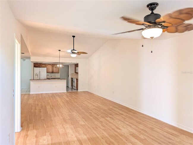 Foto del edificio - 7171 Wood Creek Dr