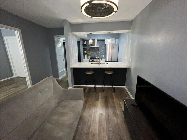 Foto del edificio - 7801 Shoal Creek Blvd