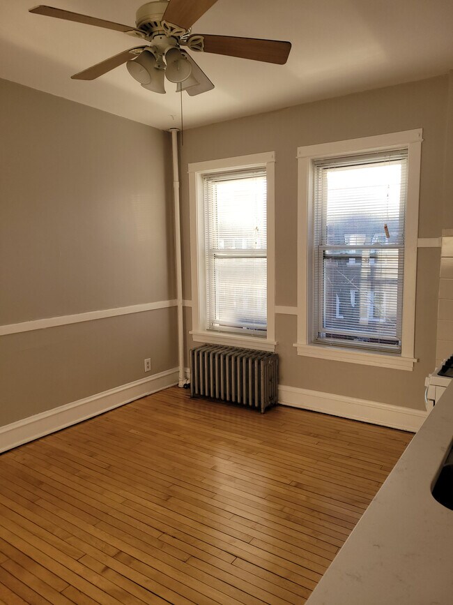 Building Photo - 3648 N Hoyne Ave