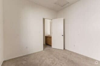 Building Photo - 9392 Lakepoint Dr