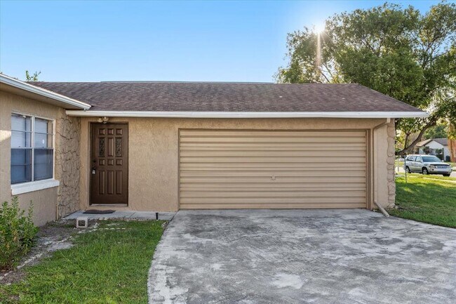 Building Photo - 2416 Mace St