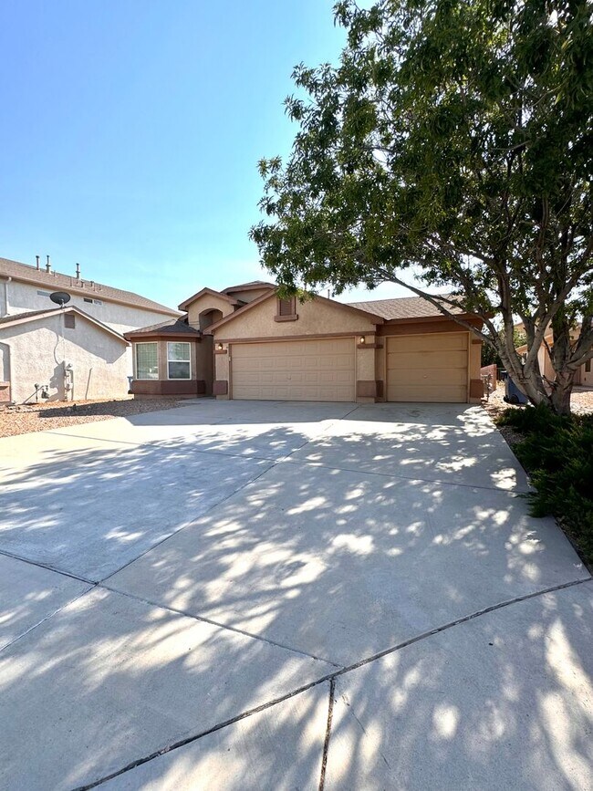 Foto del edificio - 4 bed 2 bath home in Huning Ranch Subdivis...
