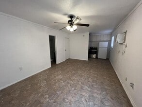 Building Photo - 302 W Valley Rd