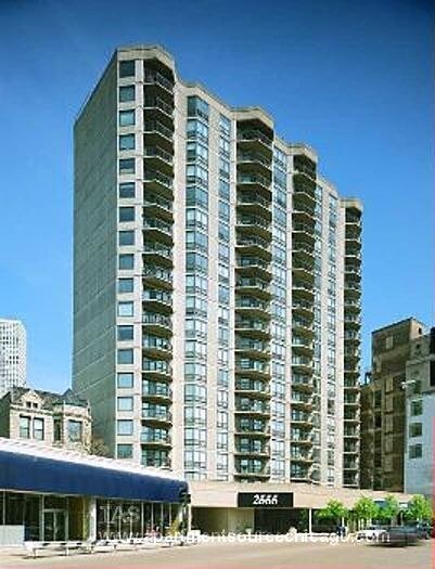 Foto principal - High End Living in Prime Lincoln Park!