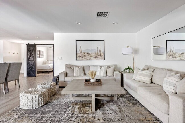 Foto del edificio - 3038 N 81st Pl
