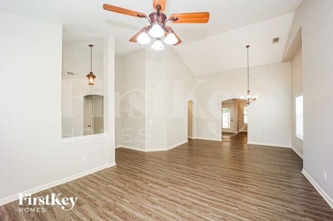 Foto del edificio - 207 Fairgrove Ln