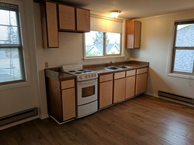 Foto del edificio - 5818 Latona Ave NE
