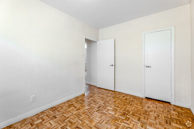 2 chambres, 1 salle de bain - 626 pi2 - Chambre - 2355 Lake Shore Blvd W