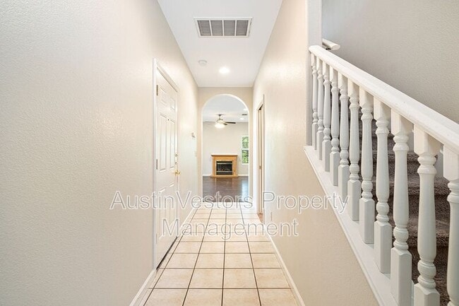 Building Photo - 1005 Canyon Edge Dr