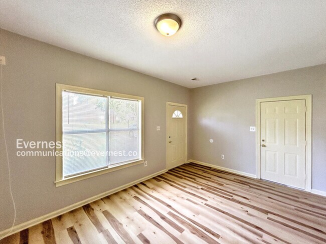Foto del edificio - 692 Walnut Valley Ln