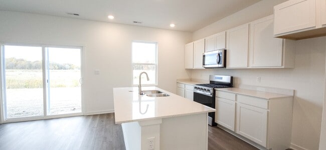 Building Photo - 4146 Viceroy St