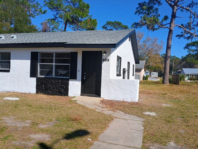 Building Photo - Adorable 2 bedroom 2 bathroom Duplex!