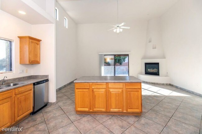 Building Photo - 3 br, 2 bath House - 9165 N Placita San Angel