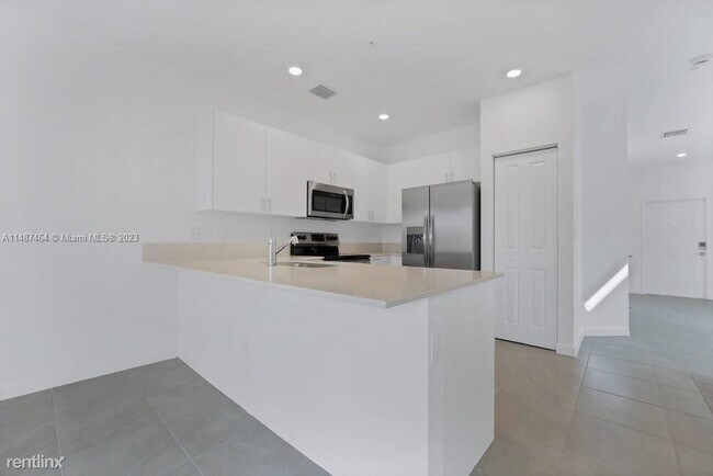 Building Photo - 3 br, 2.5 bath House - 286 SW 159th Pl # 286