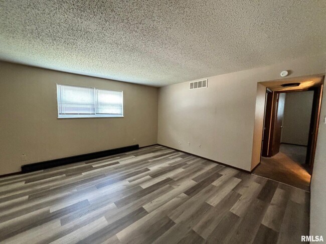 Foto del edificio - 2070 W Washington St