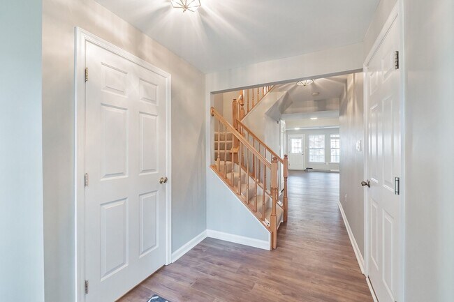 Building Photo - 3 Bed 2.5 Bath Townhome for rent in German...