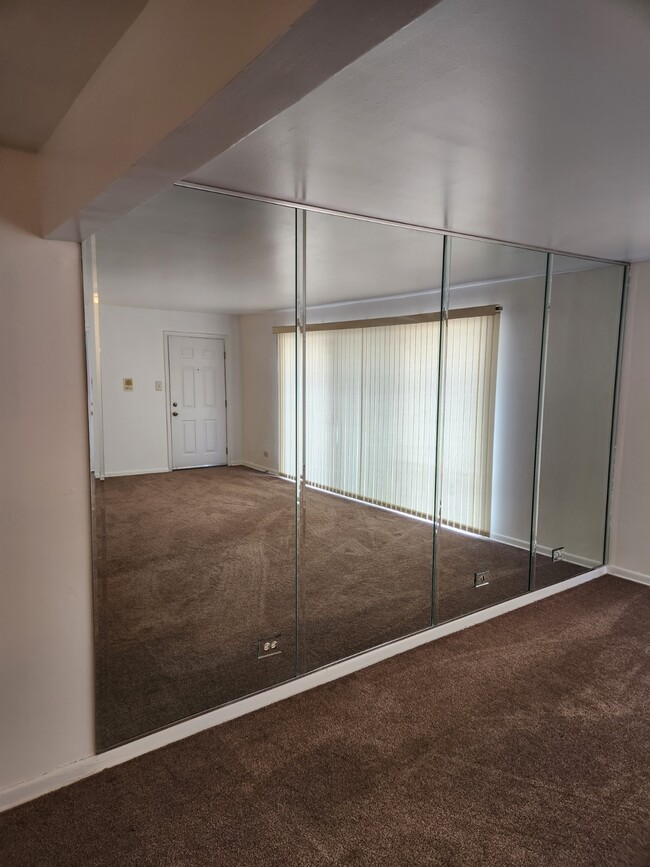 Building Photo - 508 Roberts Dr