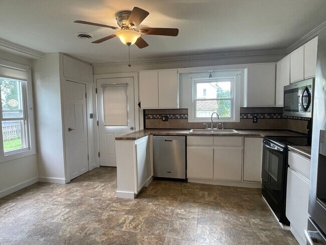 Foto del edificio - 2-Bedroom, 2-Bath Duplex Apartment – Quiet Dalton Street | $1,600/Month