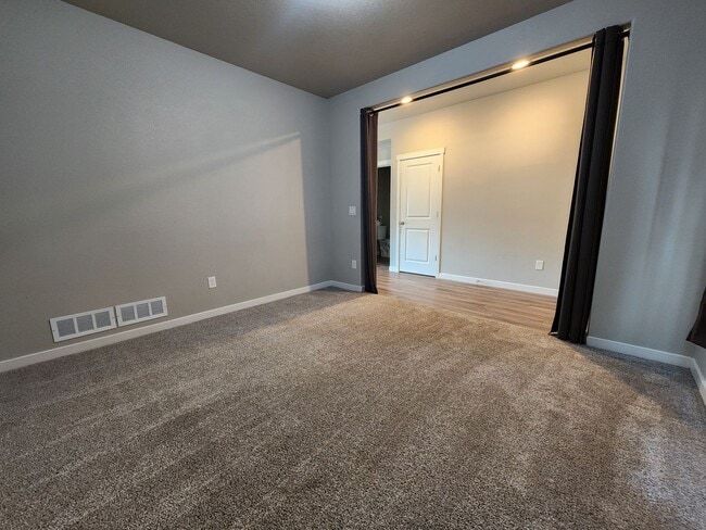 Building Photo - Stunning 3 Bed 3 Bath Home Near !!