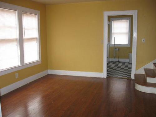 Building Photo - 157 College St