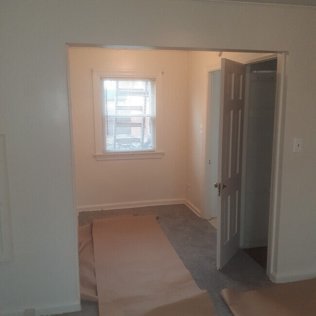 Dining room ~8x8ft - 2329 Tytus Ave
