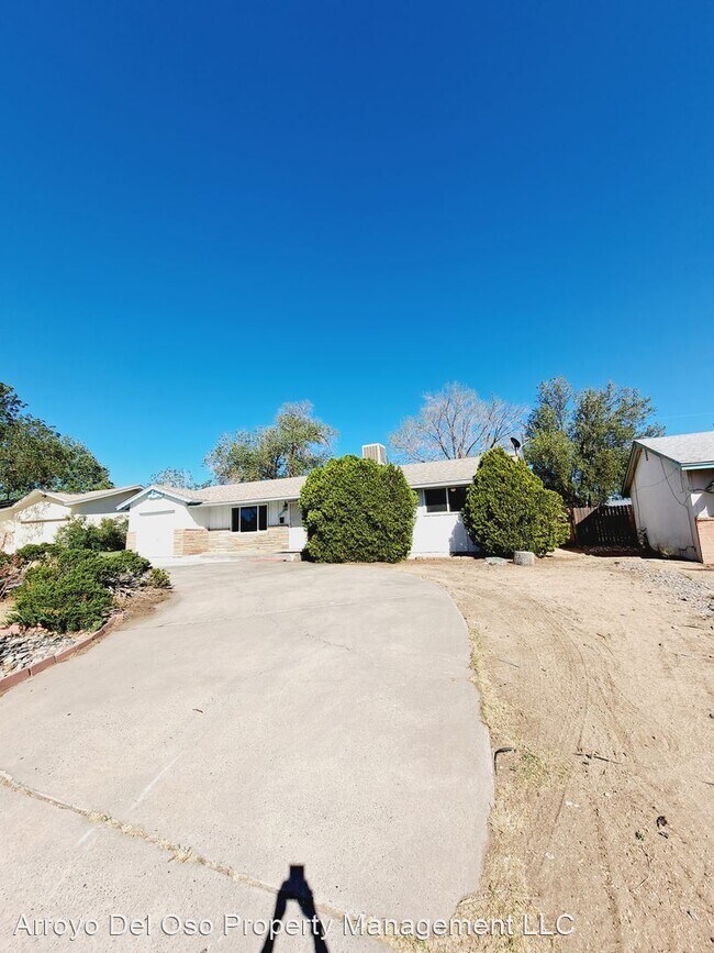 Foto del edificio - 3 br, 2 bath House - 1212 Glorieta ST NE