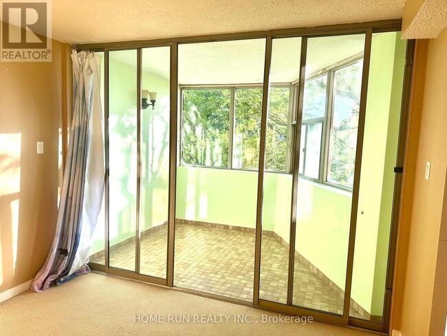 Building Photo - 2760 Carousel Crescent