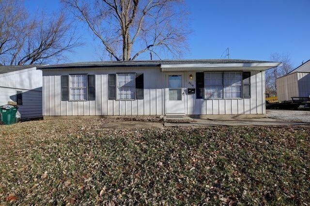 Foto del edificio - 2710 E Illinois St