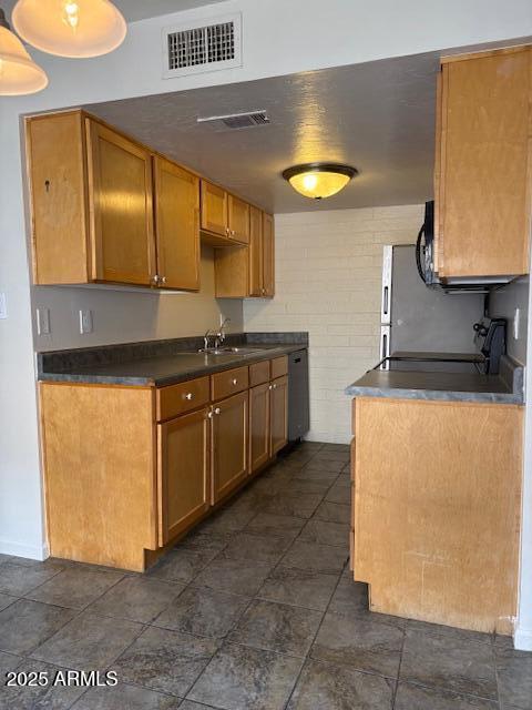 Foto del edificio - 8540 E Portland St