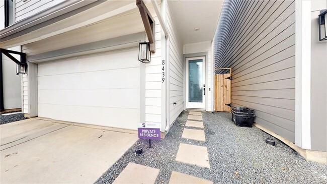 Foto del edificio - 8439 Berry Brush Ln