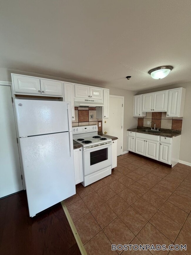 Building Photo - 148 Willard St