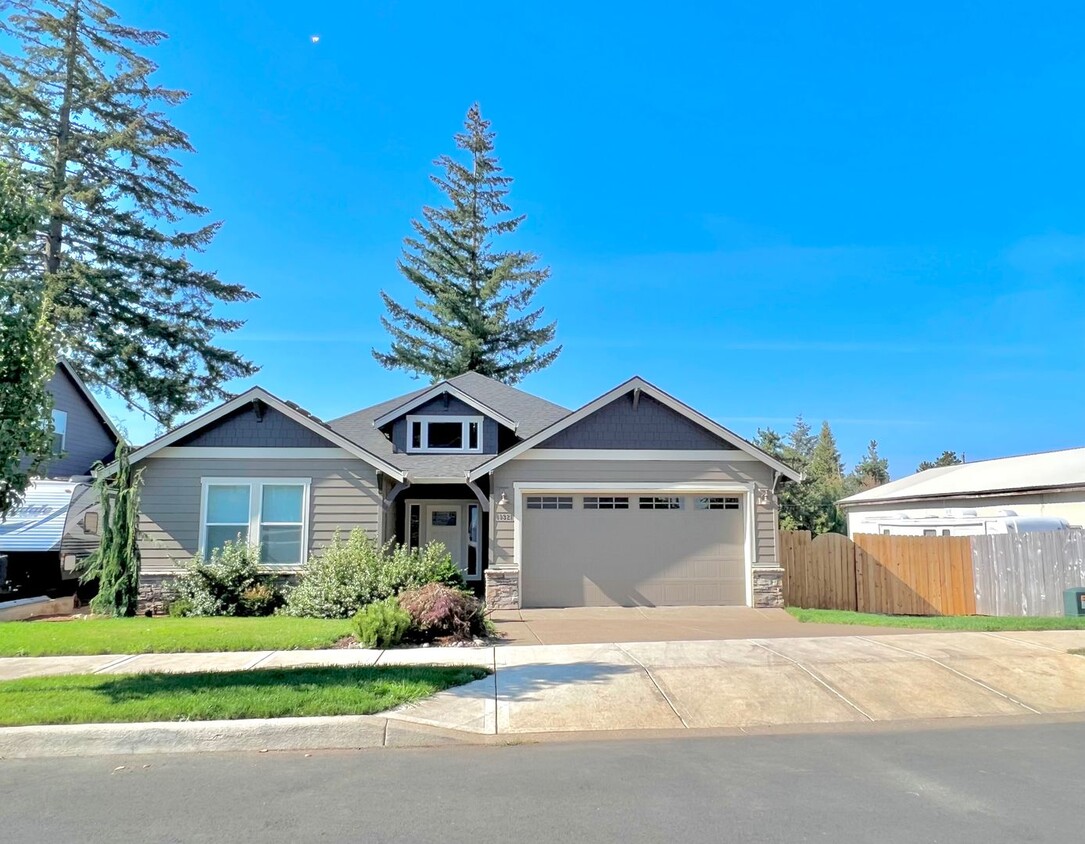 Primary Photo - 3 BED+OFFICE/DEN!! STUNNING FLOOR PLAN, HI...