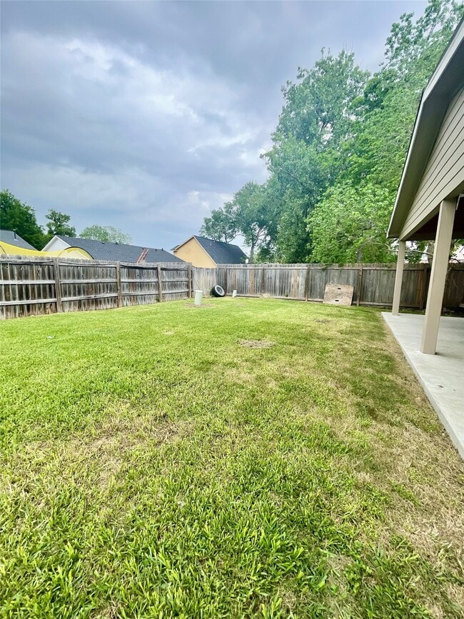 Building Photo - 12227 Kingslake Forest Dr