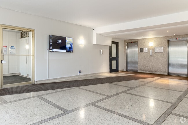 Lobby Photo - 1640 Lawrence