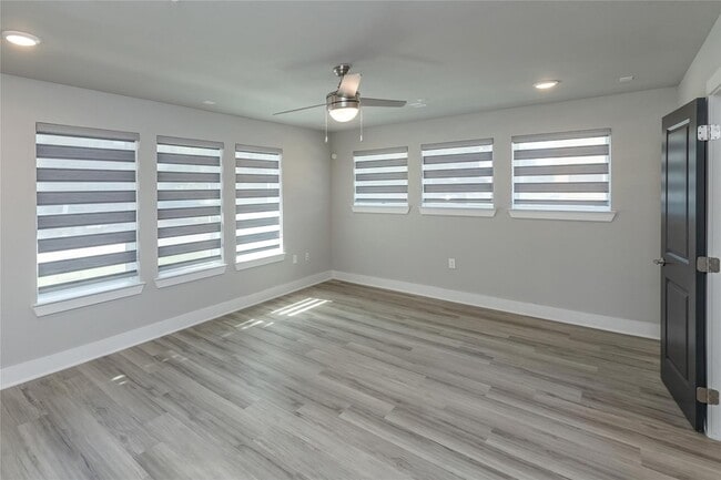 Building Photo - 3301 Wynwood Dr