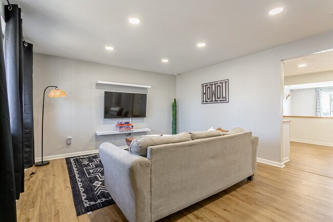 Foto del edificio - 8490 Benton St