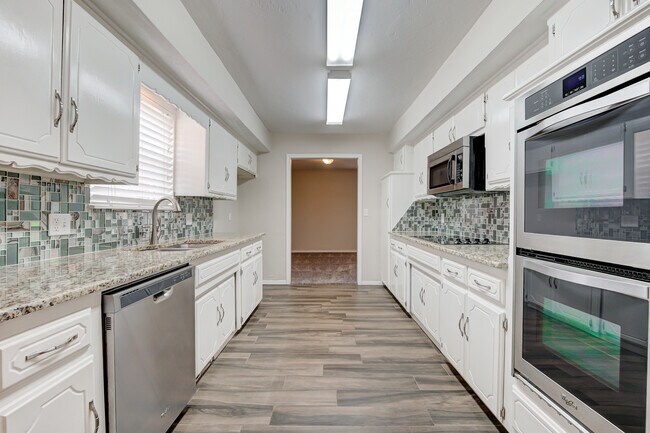 Foto del edificio - 6524 Eastbourne Ln