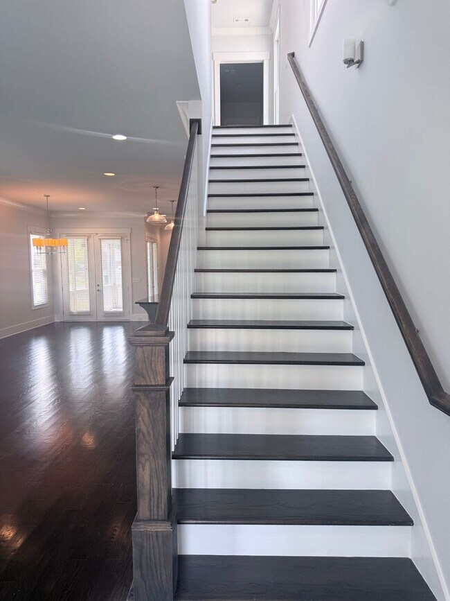 Building Photo - 3 bedroom/2.5 baths