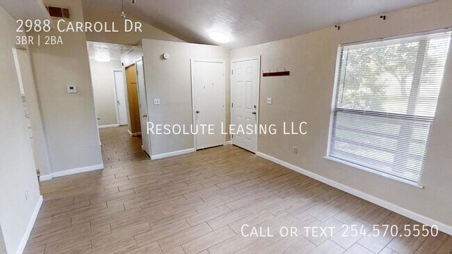 Foto del edificio - 2988 Carroll Dr