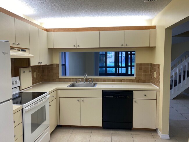 Building Photo - 3966 Cocoplum Cir