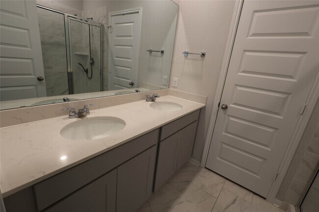 Foto del edificio - 67 Courageous Side Way