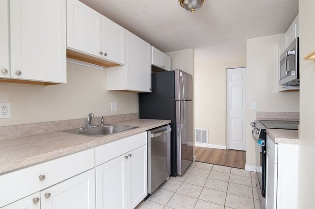 Building Photo - 150 Elm St